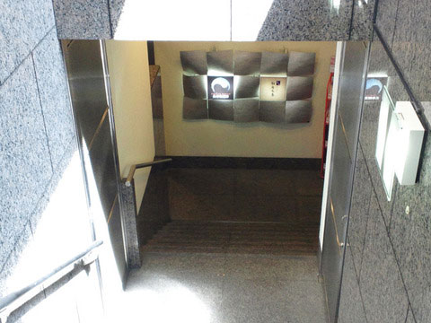 お店に行く階段