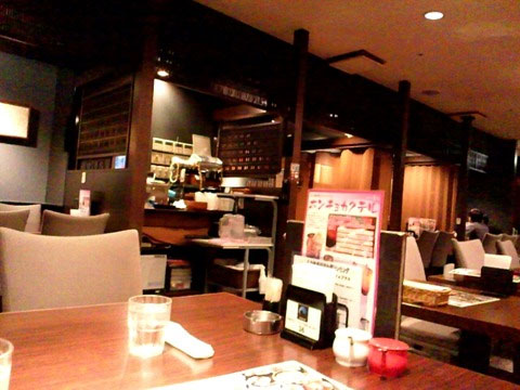 喫煙可能な店内