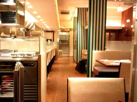 綺麗に保たれた店内