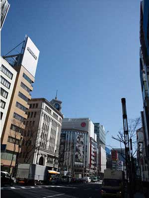 晴天の銀座・晴海通り