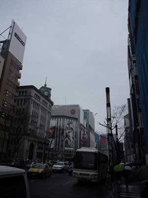 曇っている銀座