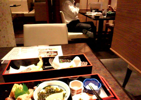 たばこを吸う人