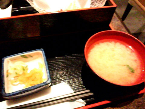 味噌汁と漬物