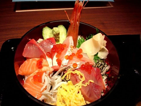 ゴージャスな海鮮丼