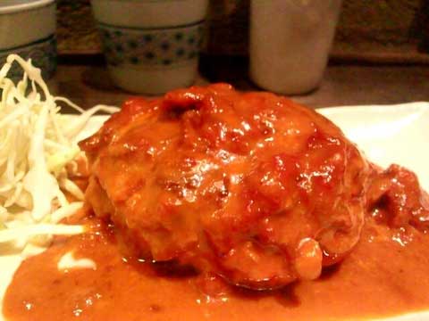 大きな煮込みハンバーグ