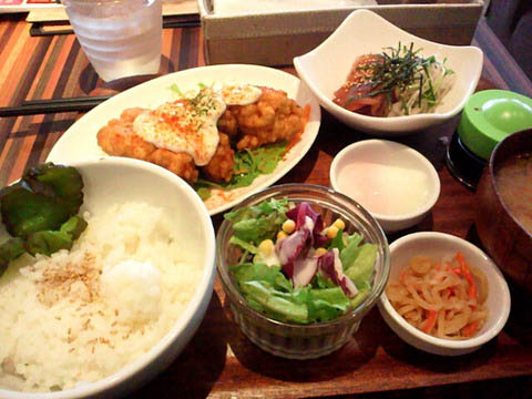 南国の栄養満点ランチ