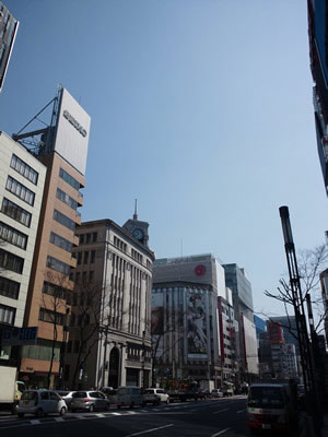 晴天の銀座四丁目